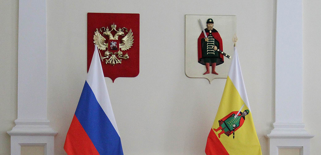Флаги России и Рязани